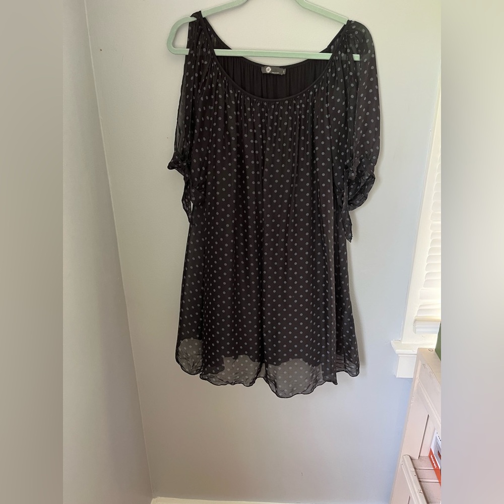 Chic Black Polka Dot Mini Dress, short sleeve,‎ cold- shoulder